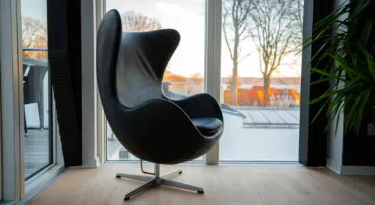 Poltrona em sala com iluminação natural - Foto Pexels