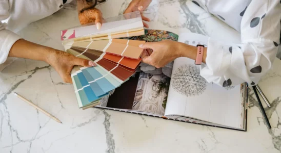 Designers escolhendo cores - Foto Pexels