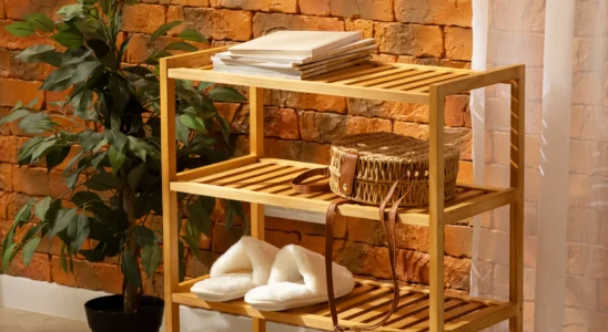 Móvel madeira reciclada/ foto por freepik