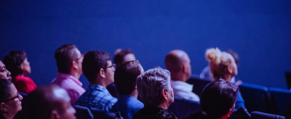Pessoas no auditório em palestra para arquitetos