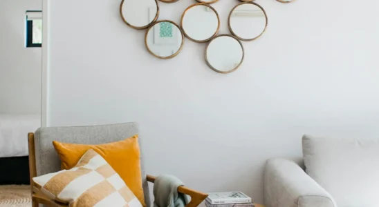 Cores neutras em destaque na sala