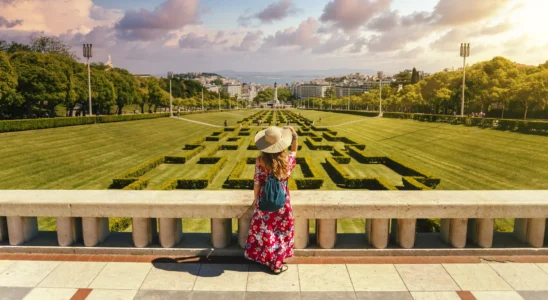 Arquitetura Portuguesa - Mulher no Parque Eduardo VII
