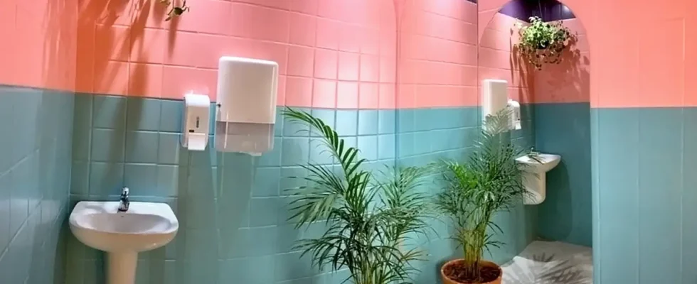 Tinta epóxi aplicada em banheiro